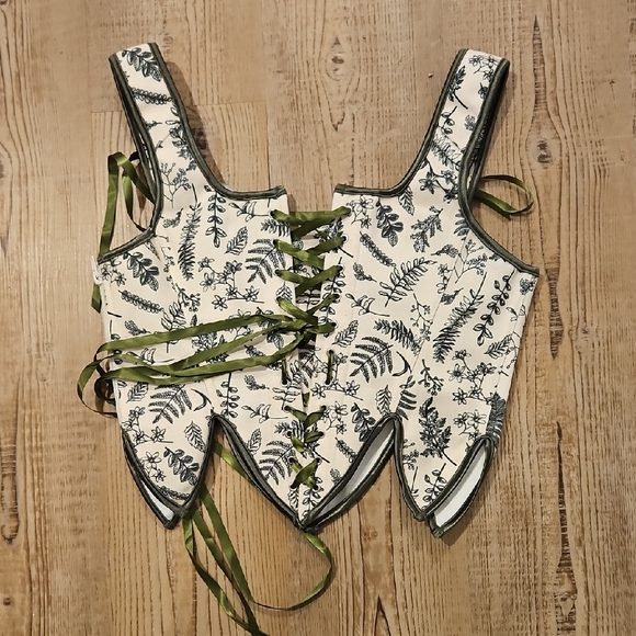 Scarlet Darkness Fairy Sage Green Floral Print Corset Top - Picture 3 of 4